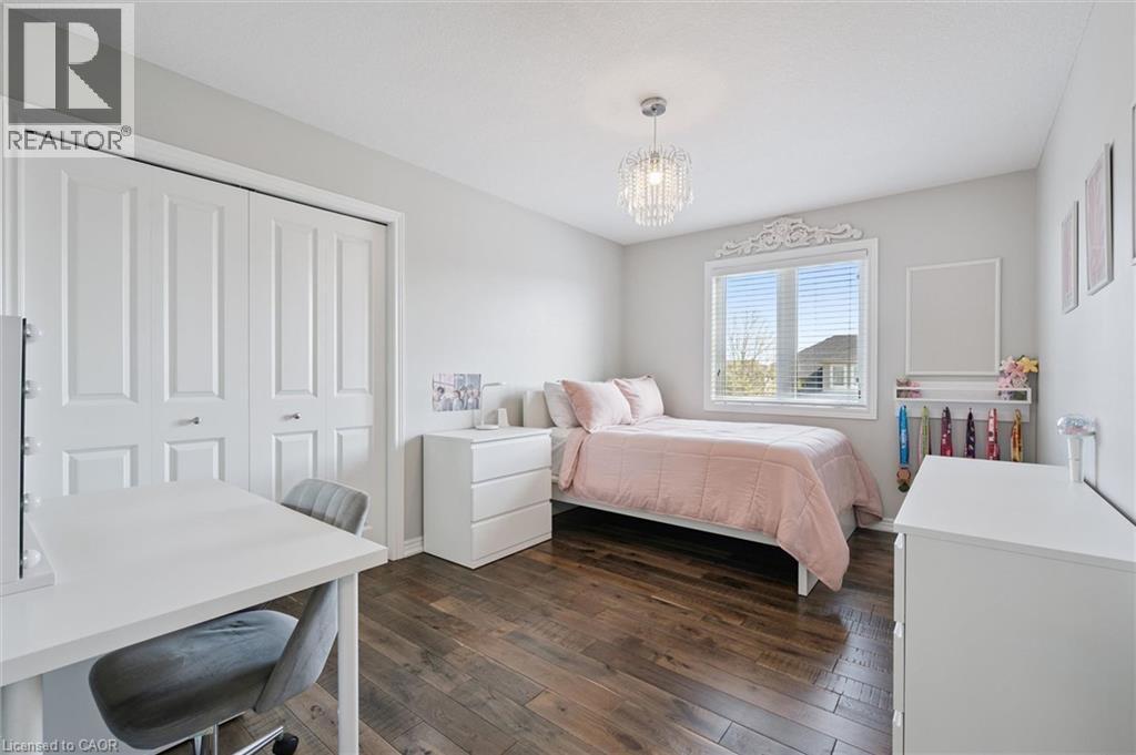 












24 POPHAM Drive

,
Guelph,




Ontario
N1E0B8

