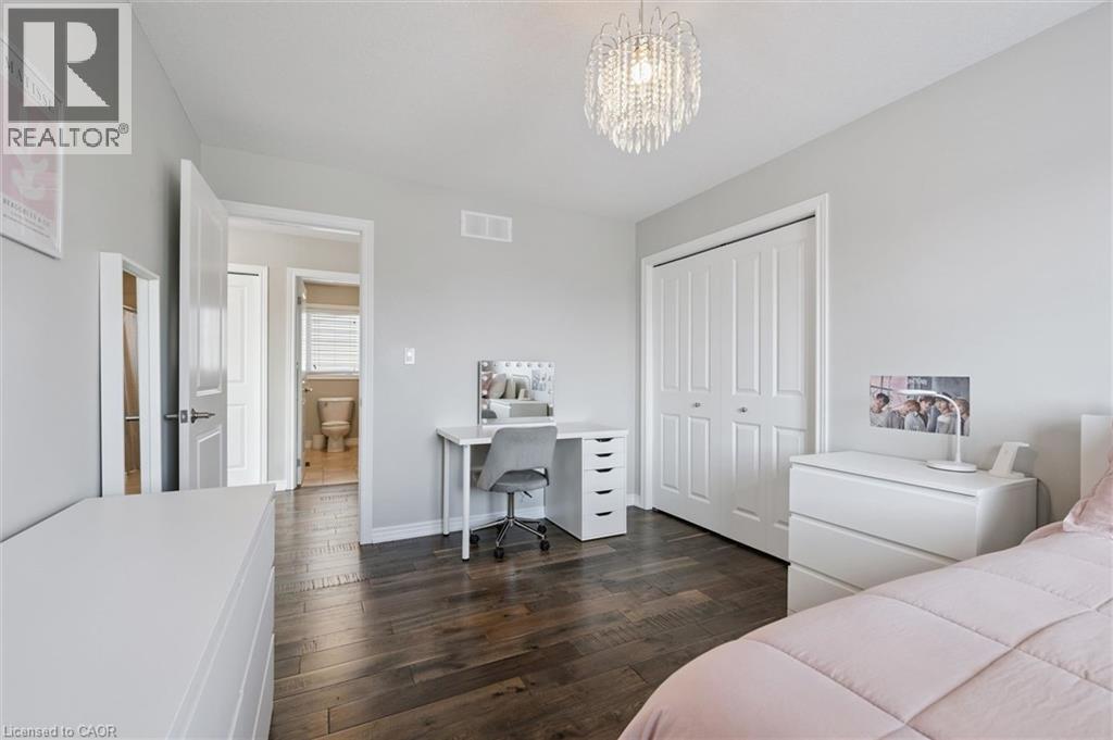 












24 POPHAM Drive

,
Guelph,




Ontario
N1E0B8


