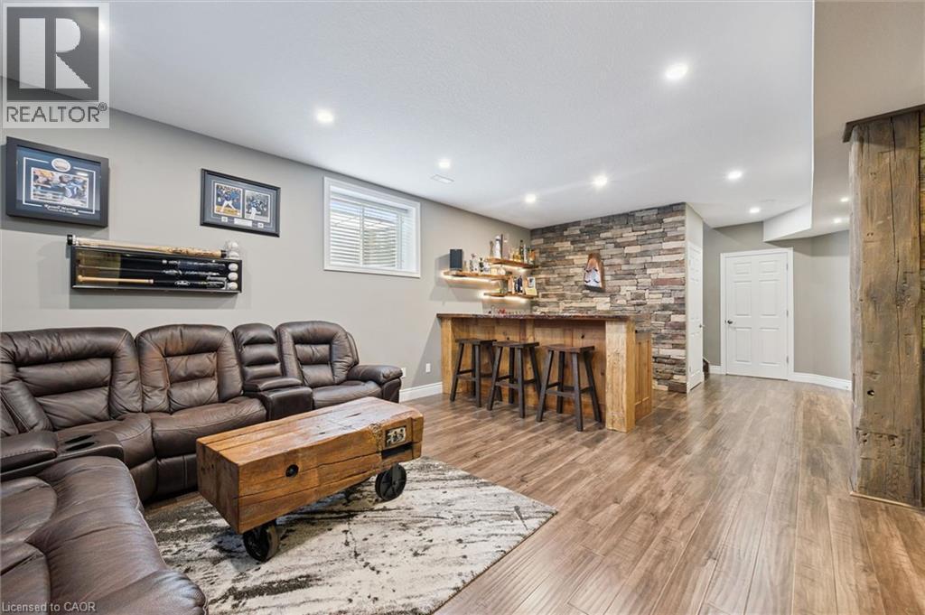 












24 POPHAM Drive

,
Guelph,




Ontario
N1E0B8

