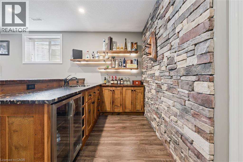 












24 POPHAM Drive

,
Guelph,




Ontario
N1E0B8

