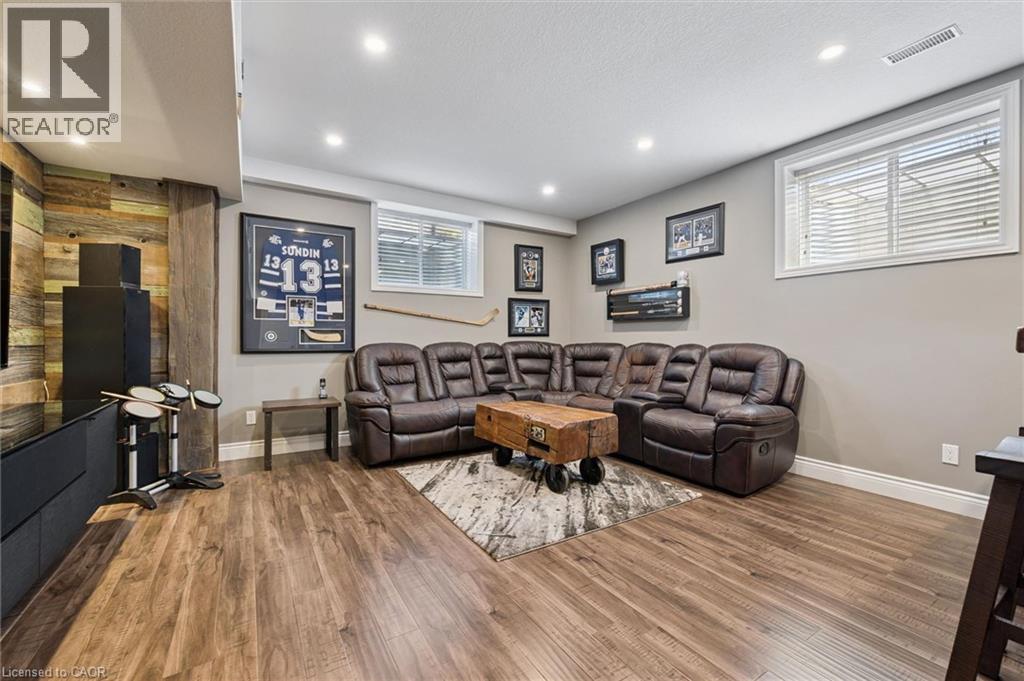 












24 POPHAM Drive

,
Guelph,




Ontario
N1E0B8

