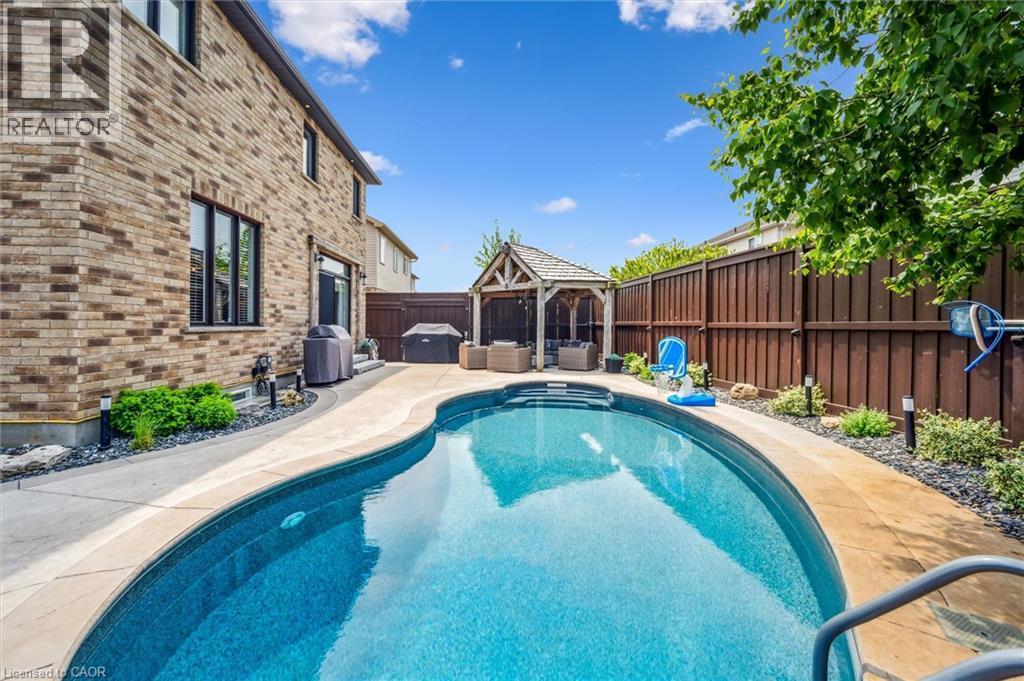 












24 POPHAM Drive

,
Guelph,




Ontario
N1E0B8

