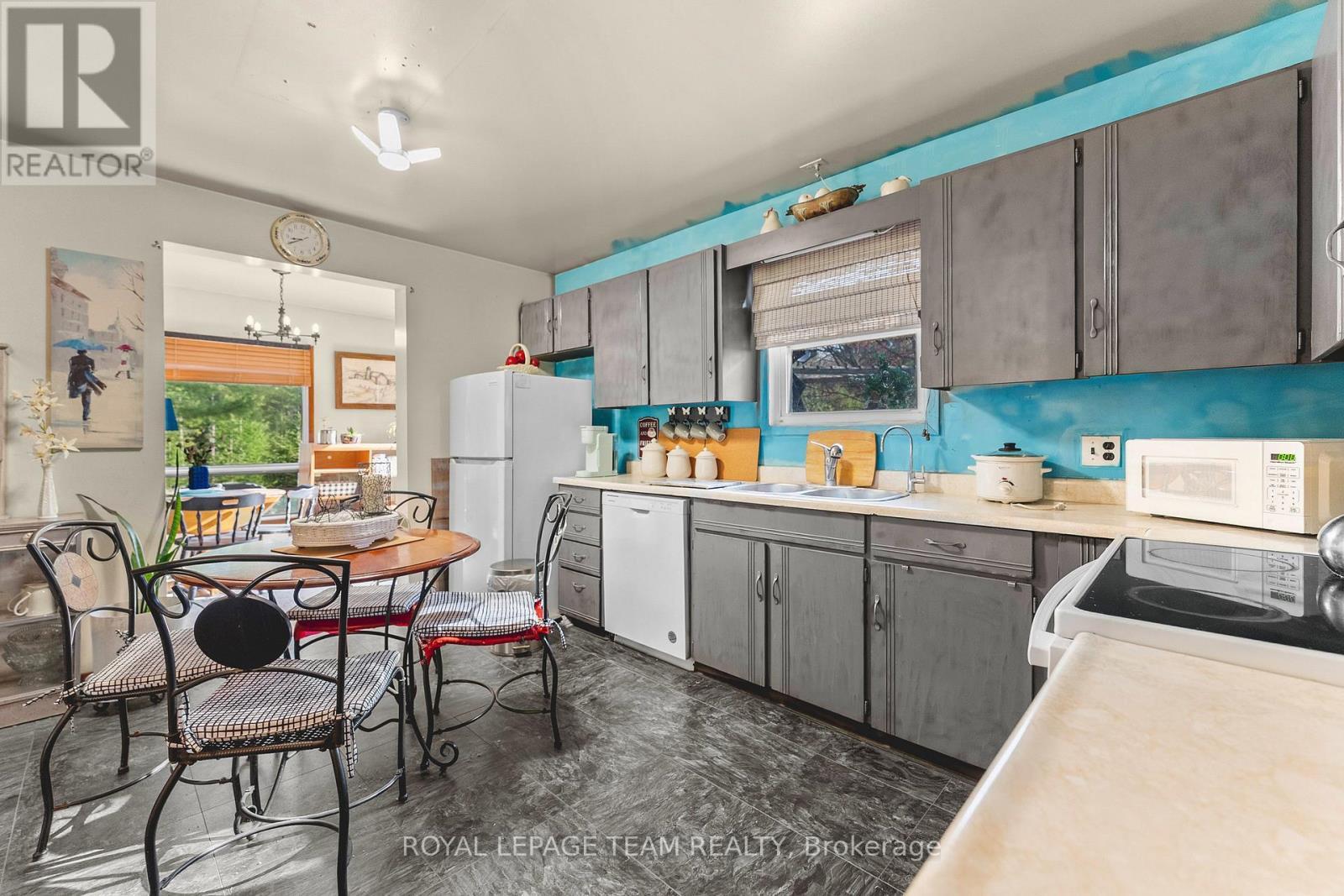 












31 MANNING ROAD

,
Bonnechere Valley,




Ontario
K0J1T0

