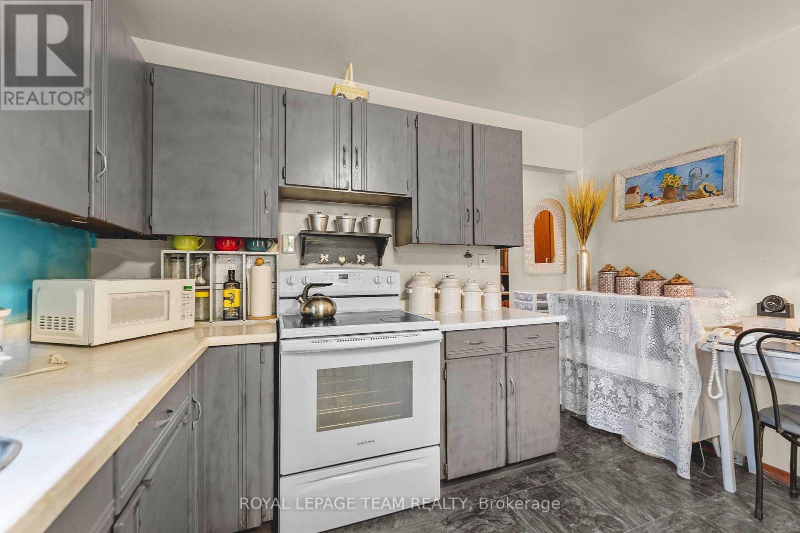 












31 MANNING ROAD

,
Bonnechere Valley,




Ontario
K0J1T0

