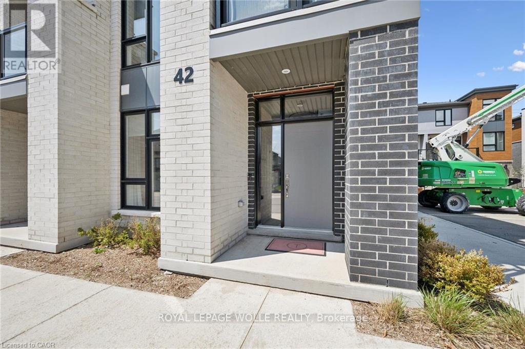 












42 - 271 GREY SILO ROAD

,
Waterloo,




Ontario
N2K0E9

