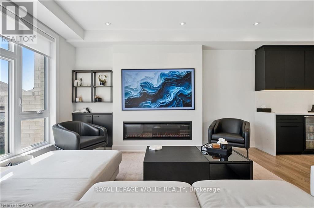 












42 - 271 GREY SILO ROAD

,
Waterloo,




Ontario
N2K0E9

