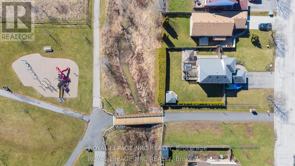 












4393 TAMARAC AVENUE

,
Lincoln (Beamsville),




Ontario
L0R1B8

