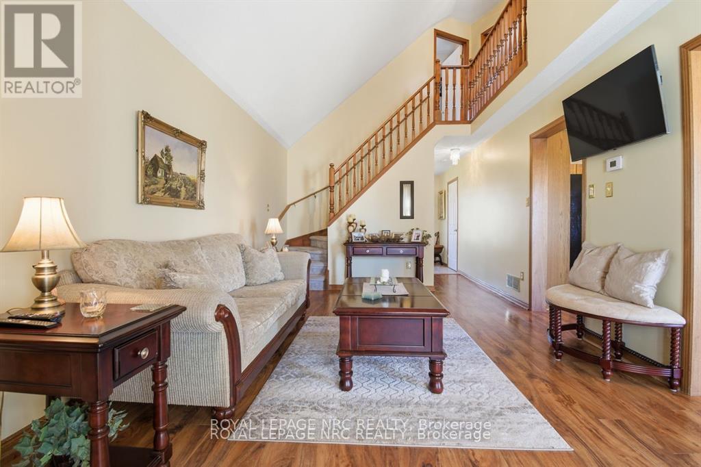 












4393 TAMARAC AVENUE

,
Lincoln (Beamsville),




Ontario
L0R1B8

