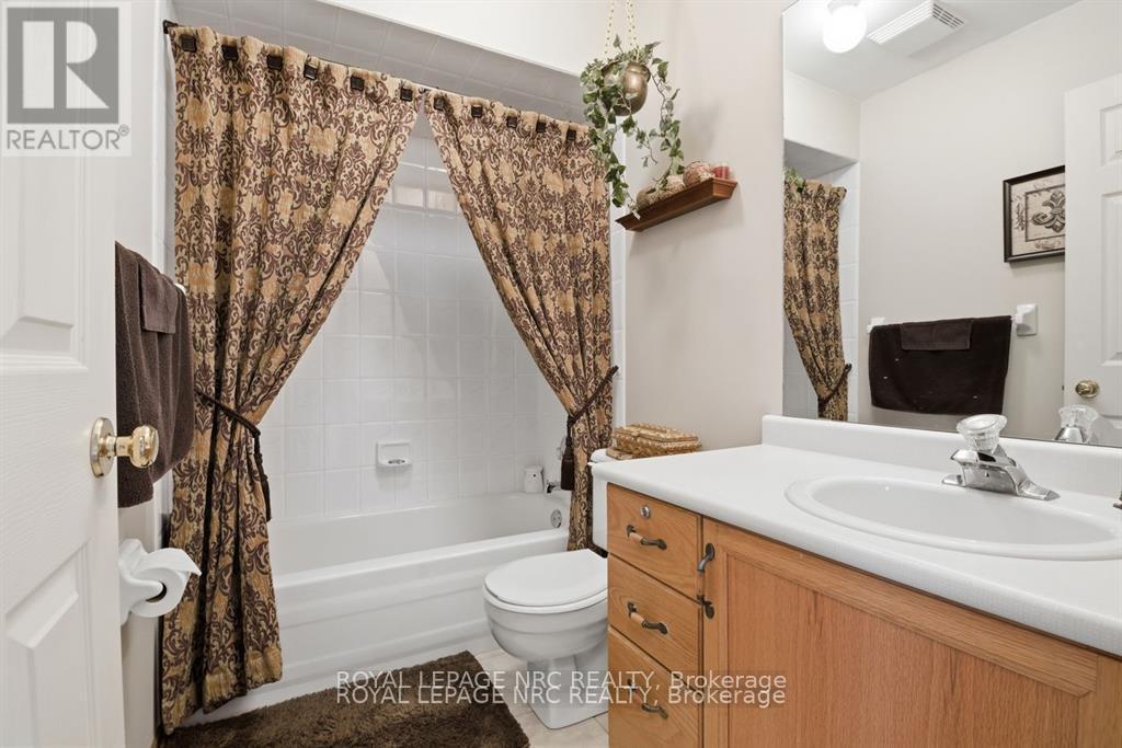 












4393 TAMARAC AVENUE

,
Lincoln (Beamsville),




Ontario
L0R1B8


