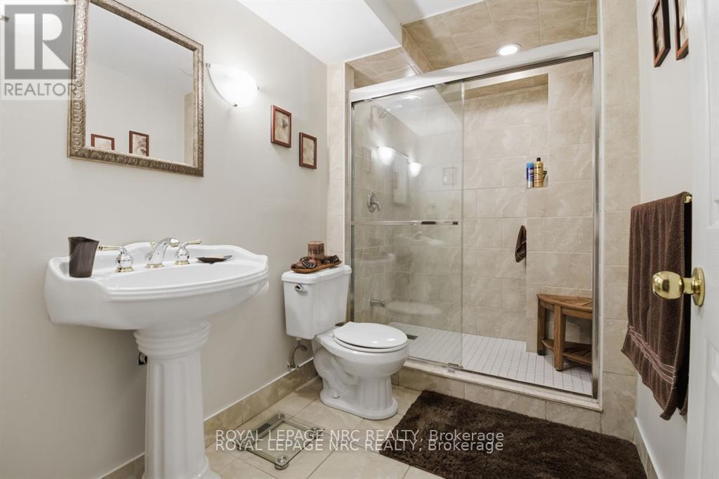 












4393 TAMARAC AVENUE

,
Lincoln (Beamsville),




Ontario
L0R1B8

