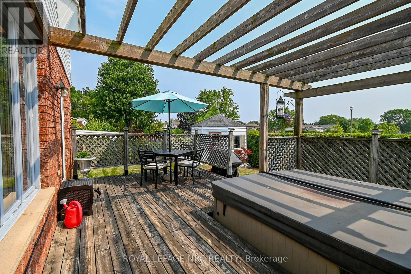 












4393 TAMARAC AVENUE

,
Lincoln (Beamsville),




Ontario
L0R1B8

