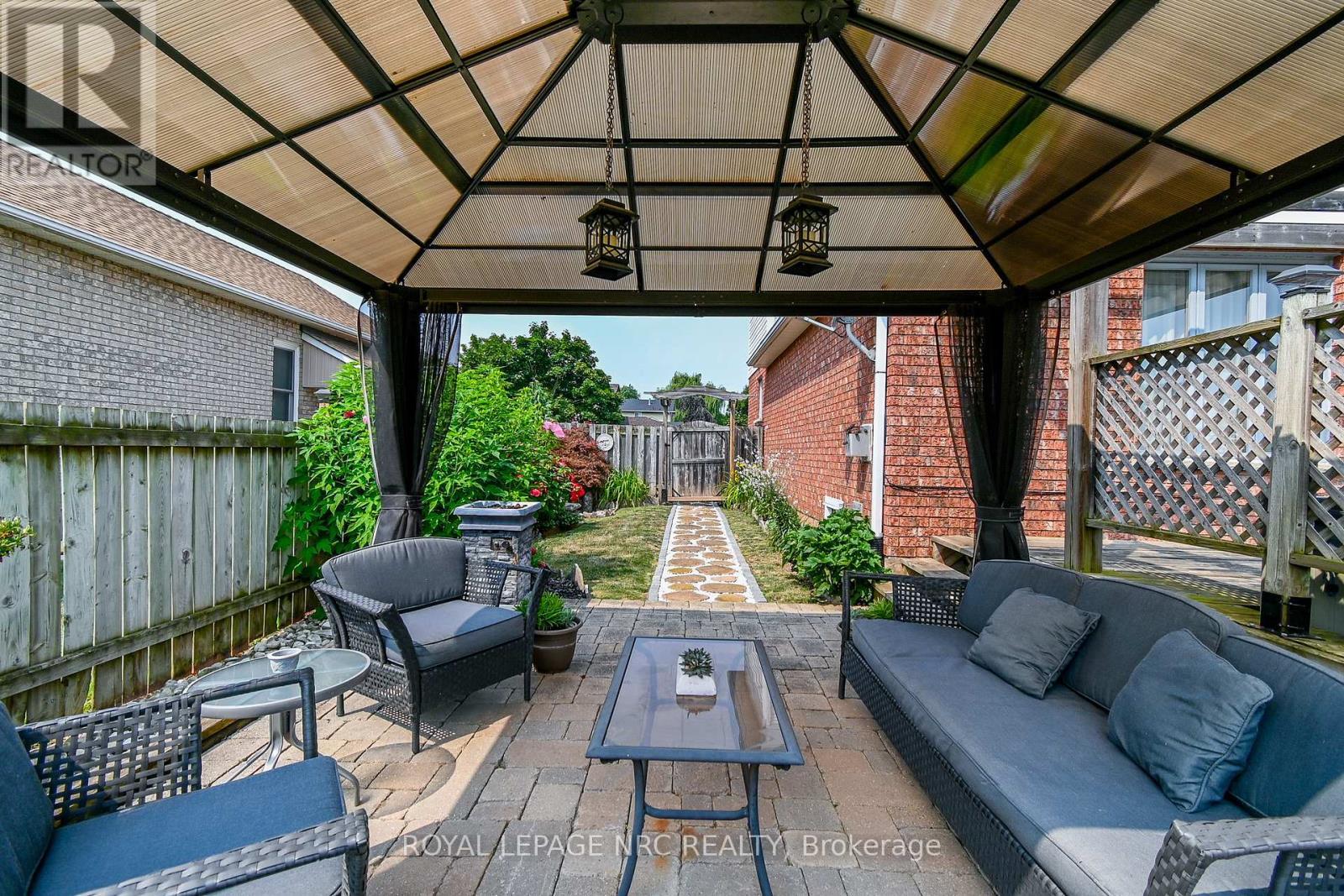 












4393 TAMARAC AVENUE

,
Lincoln (Beamsville),




Ontario
L0R1B8

