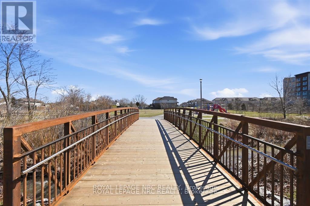 












4393 TAMARAC AVENUE

,
Lincoln (Beamsville),




Ontario
L0R1B8

