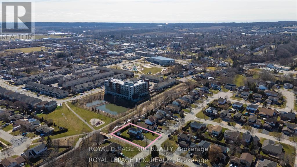 












4393 TAMARAC AVENUE

,
Lincoln (Beamsville),




Ontario
L0R1B8

