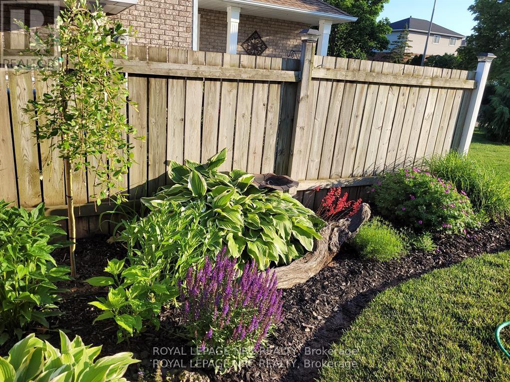 












4393 TAMARAC AVENUE

,
Lincoln (Beamsville),




Ontario
L0R1B8

