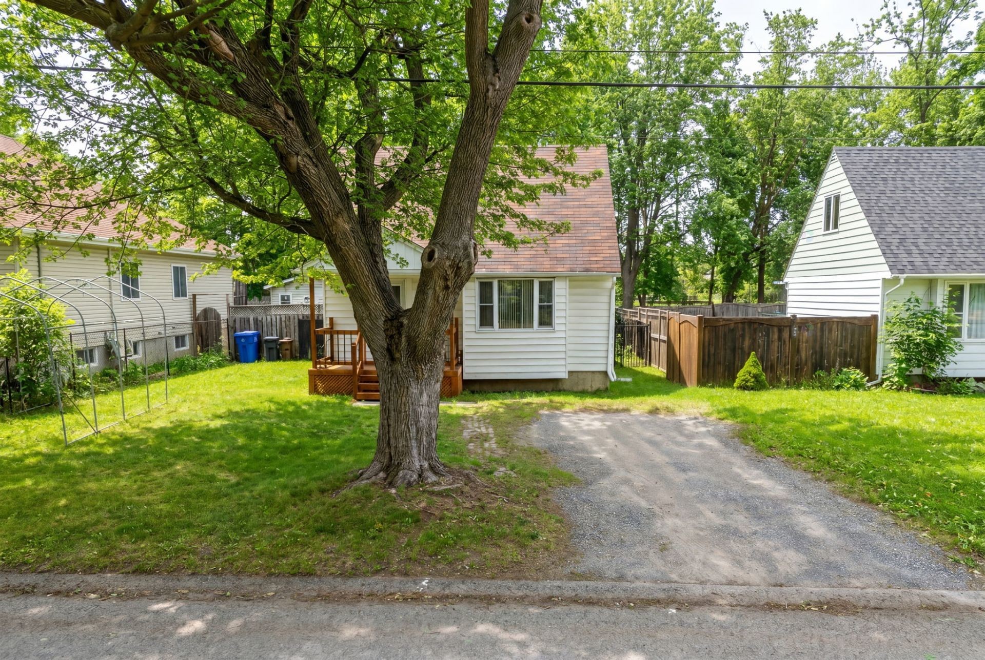 









17


Rue Lord-Aylmer

,
Gatineau (Aylmer),




QC
J9H3R8

