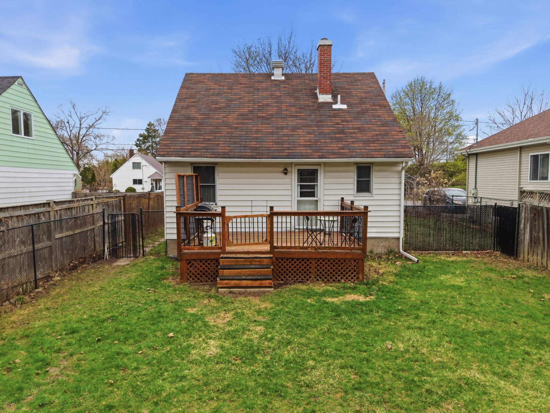 









17


Rue Lord-Aylmer

,
Gatineau (Aylmer),




QC
J9H3R8

