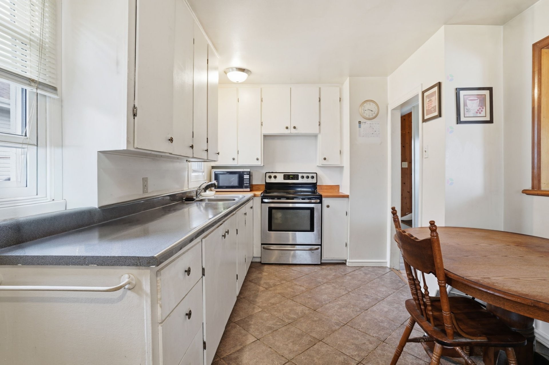 









17


Rue Lord-Aylmer

,
Gatineau (Aylmer),




QC
J9H3R8

