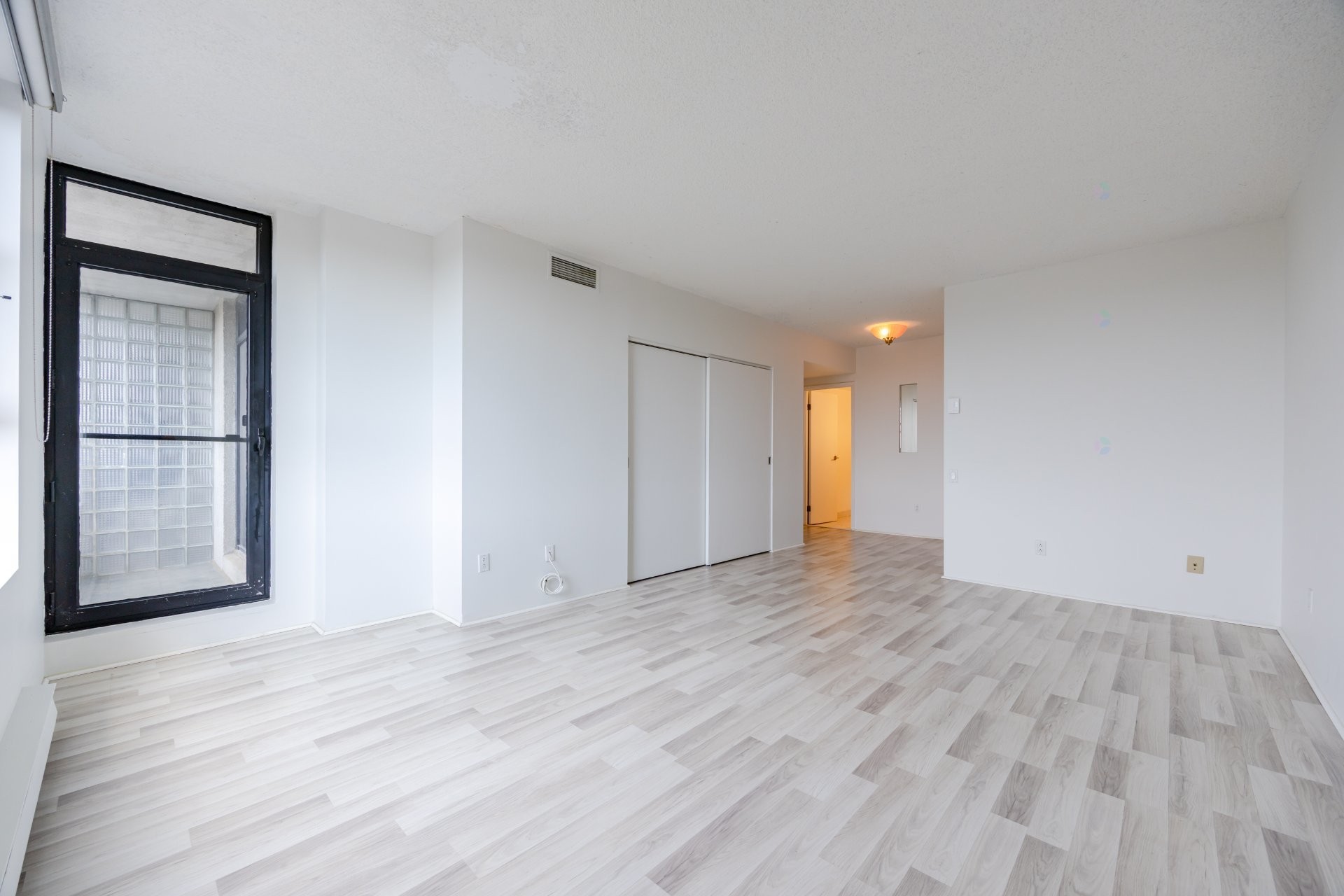 









200


Rue Hall

, 906,
Montréal (Verdun/Île-des-Soeurs),




QC
H3E1P3

