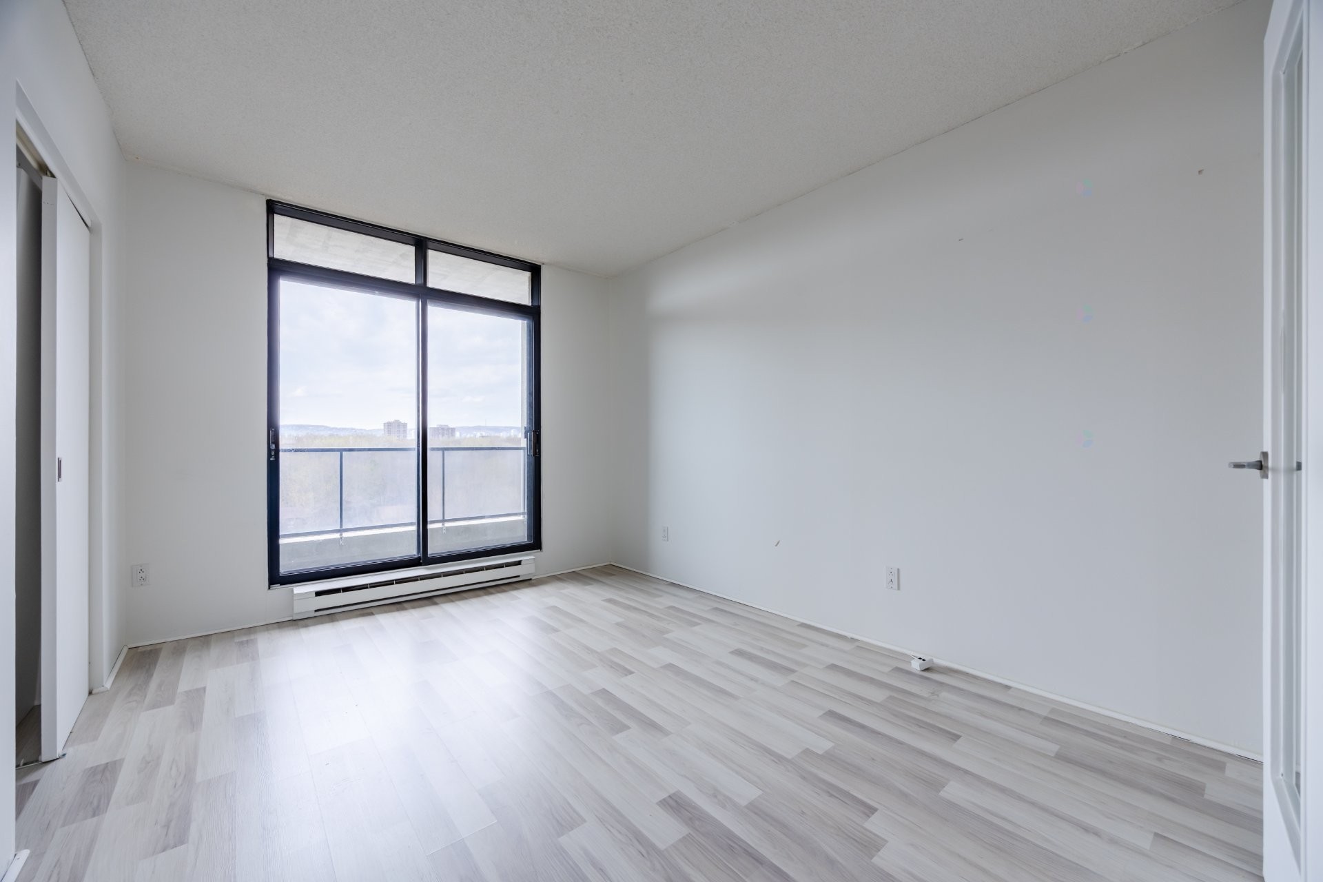 









200


Rue Hall

, 906,
Montréal (Verdun/Île-des-Soeurs),




QC
H3E1P3


