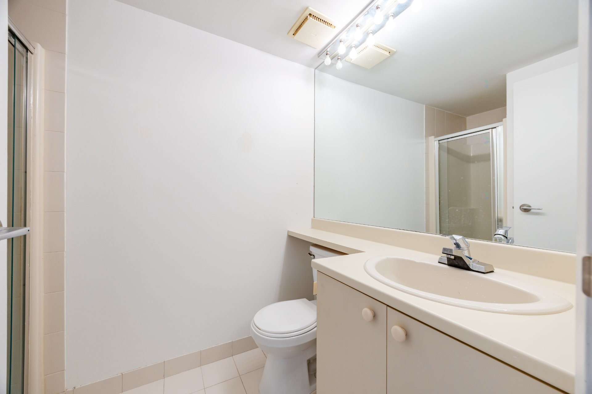 









200


Rue Hall

, 906,
Montréal (Verdun/Île-des-Soeurs),




QC
H3E1P3

