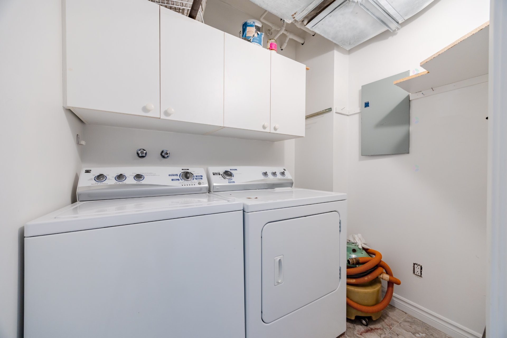









200


Rue Hall

, 906,
Montréal (Verdun/Île-des-Soeurs),




QC
H3E1P3

