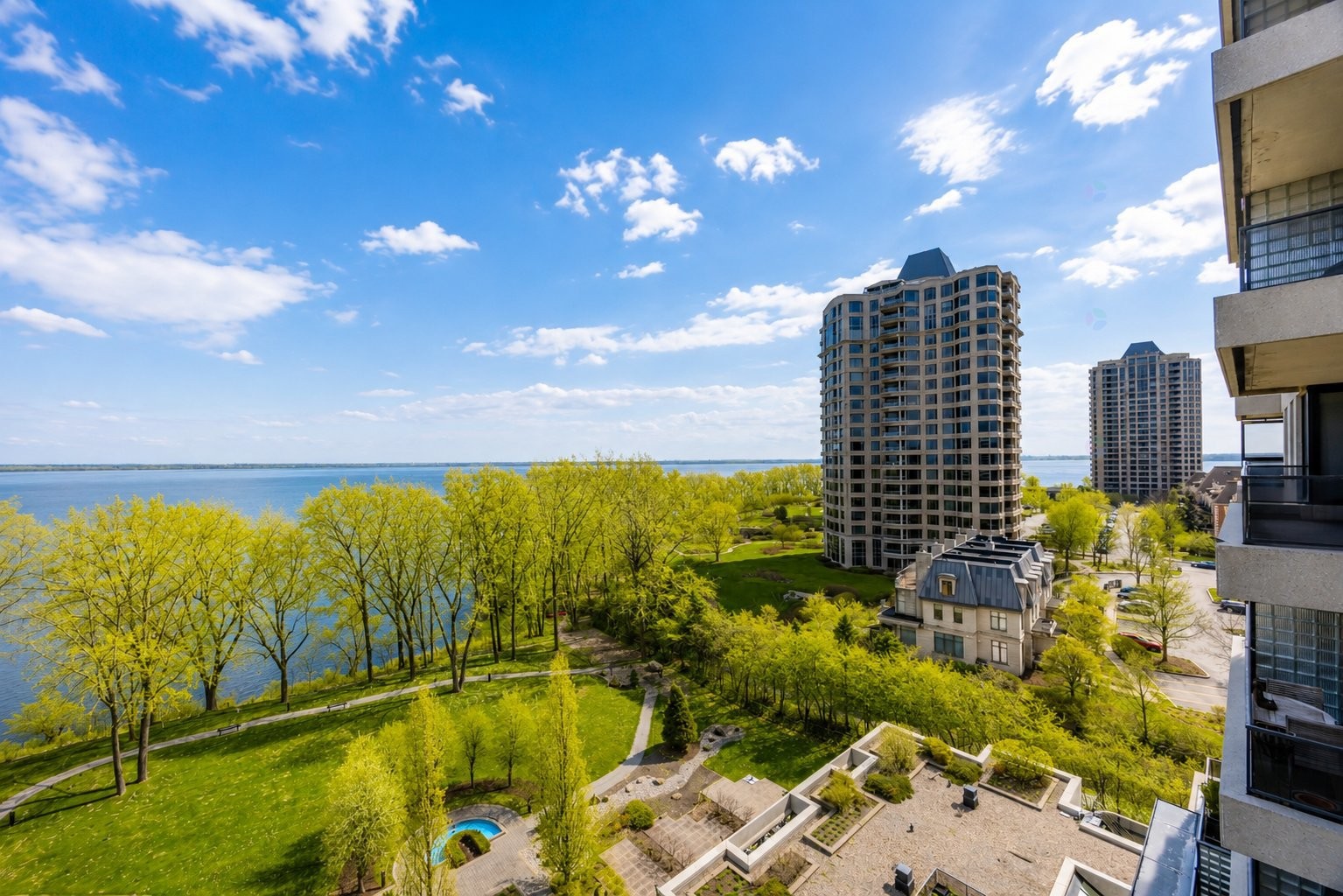









200


Rue Hall

, 906,
Montréal (Verdun/Île-des-Soeurs),




QC
H3E1P3

