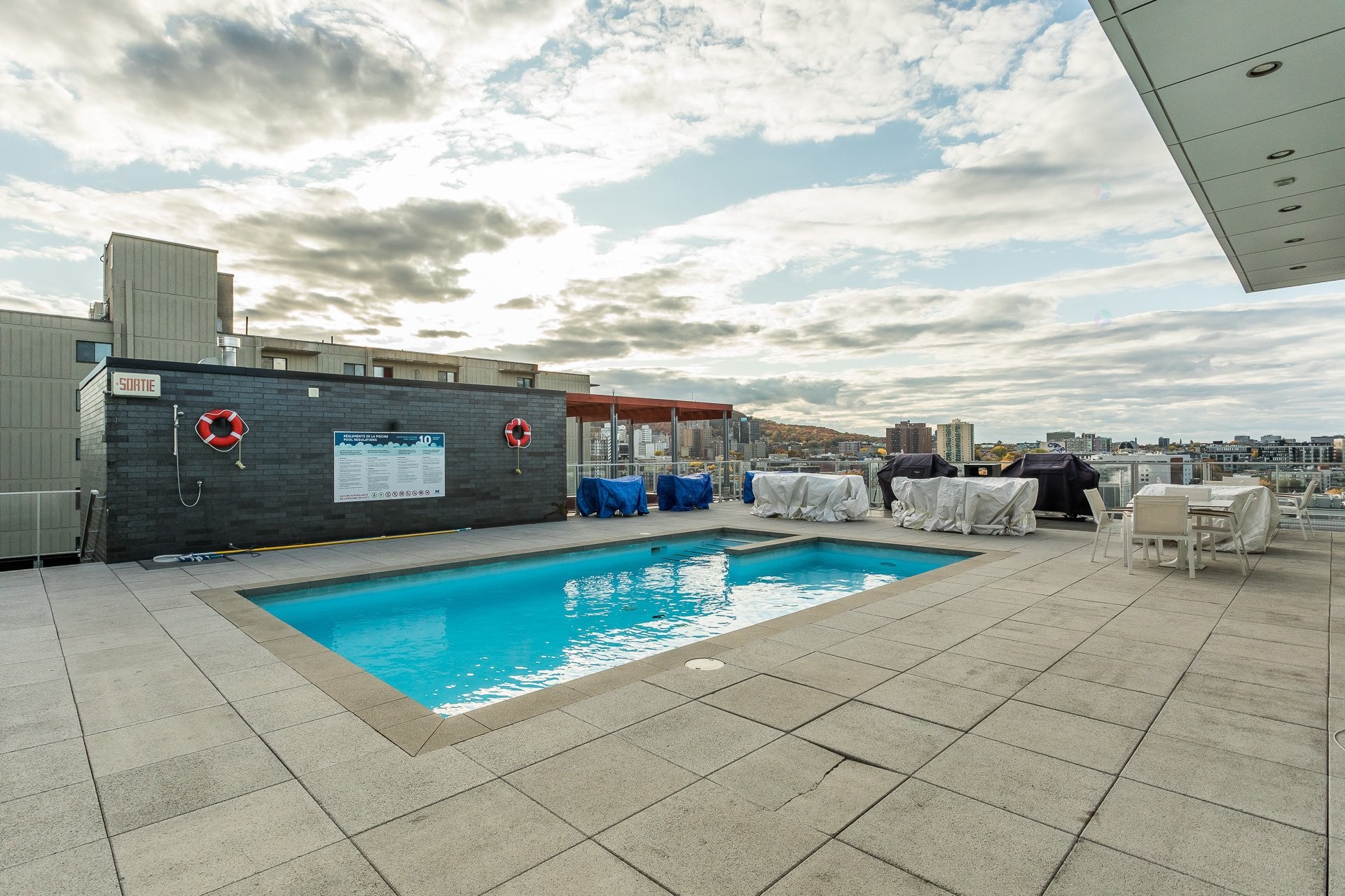 









1150


Rue St-Denis

, 1111,
Montréal (Ville-Marie),




QC
H2X0B3

