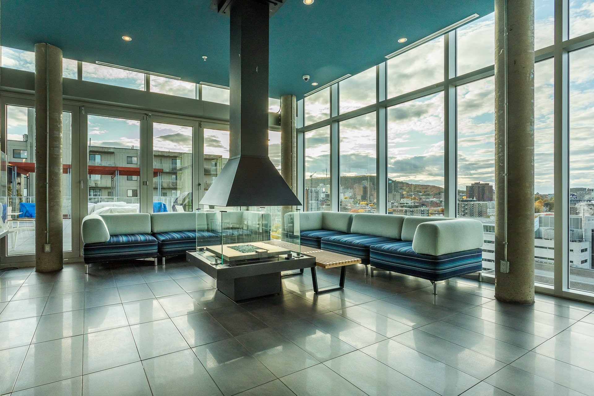 









1150


Rue St-Denis

, 1111,
Montréal (Ville-Marie),




QC
H2X0B3

