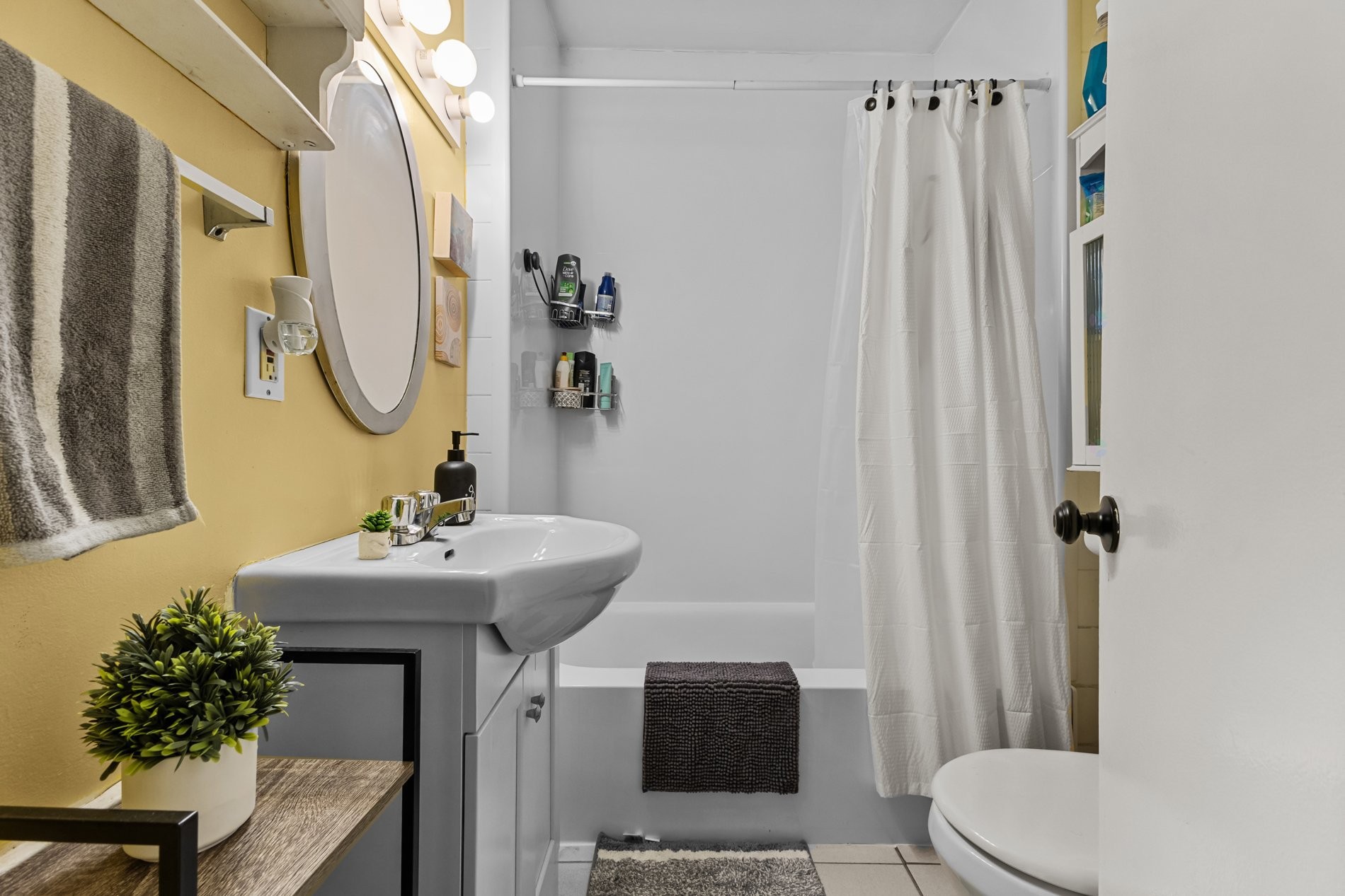 









564

 - 568


Av. Ash

,
Montréal (Le Sud-Ouest),




QC
H3K2R4

