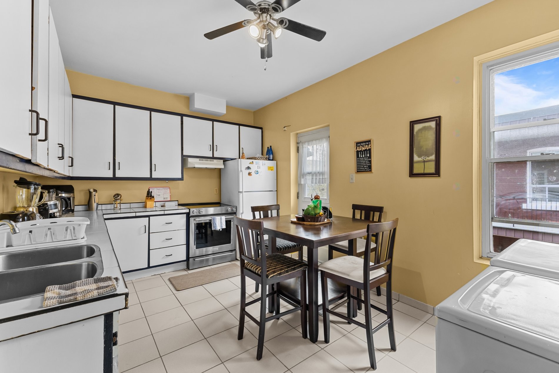 









564

 - 568


Av. Ash

,
Montréal (Le Sud-Ouest),




QC
H3K2R4

