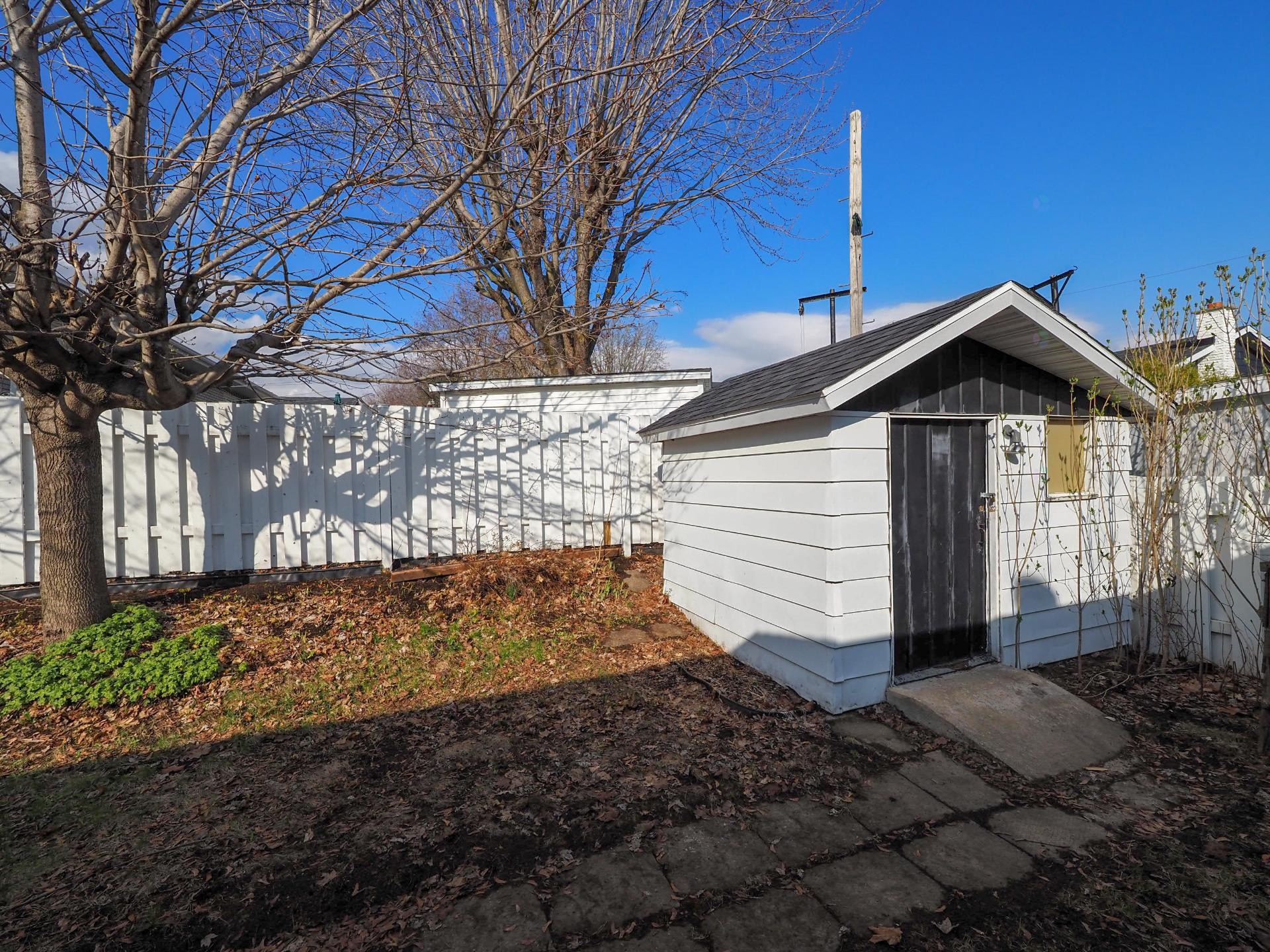 









496


Rue Milot

,
Trois-Rivières,




QC
G8T7M5

