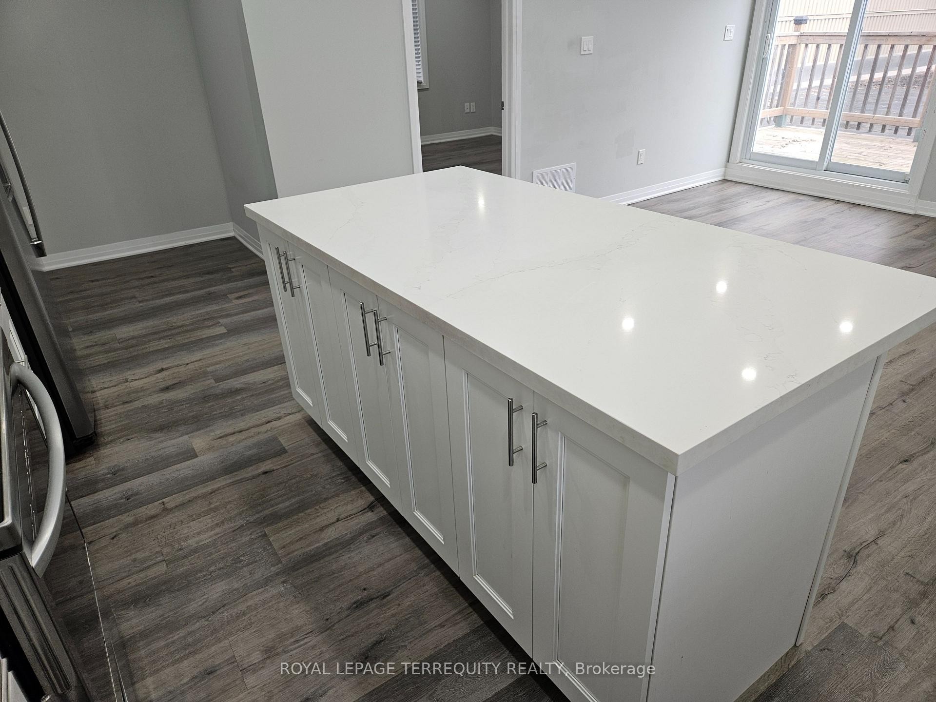 









3392


Lake Shore

Boulevard,
Toronto,




ON
M8W 1M9

