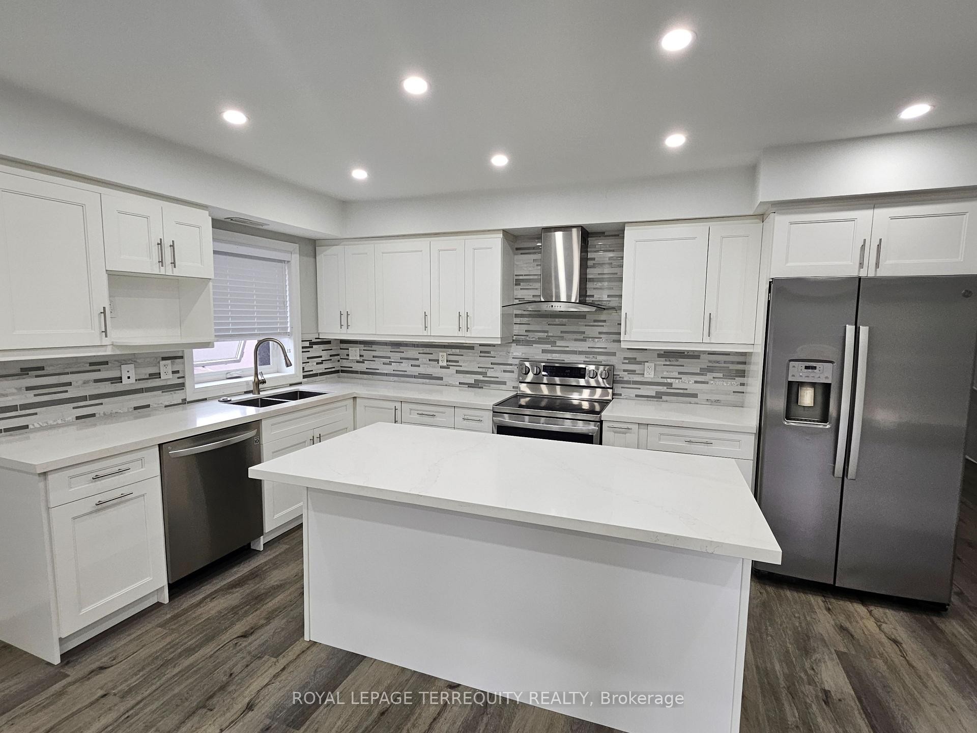 









3392


Lake Shore

Boulevard,
Toronto,




ON
M8W 1M9


