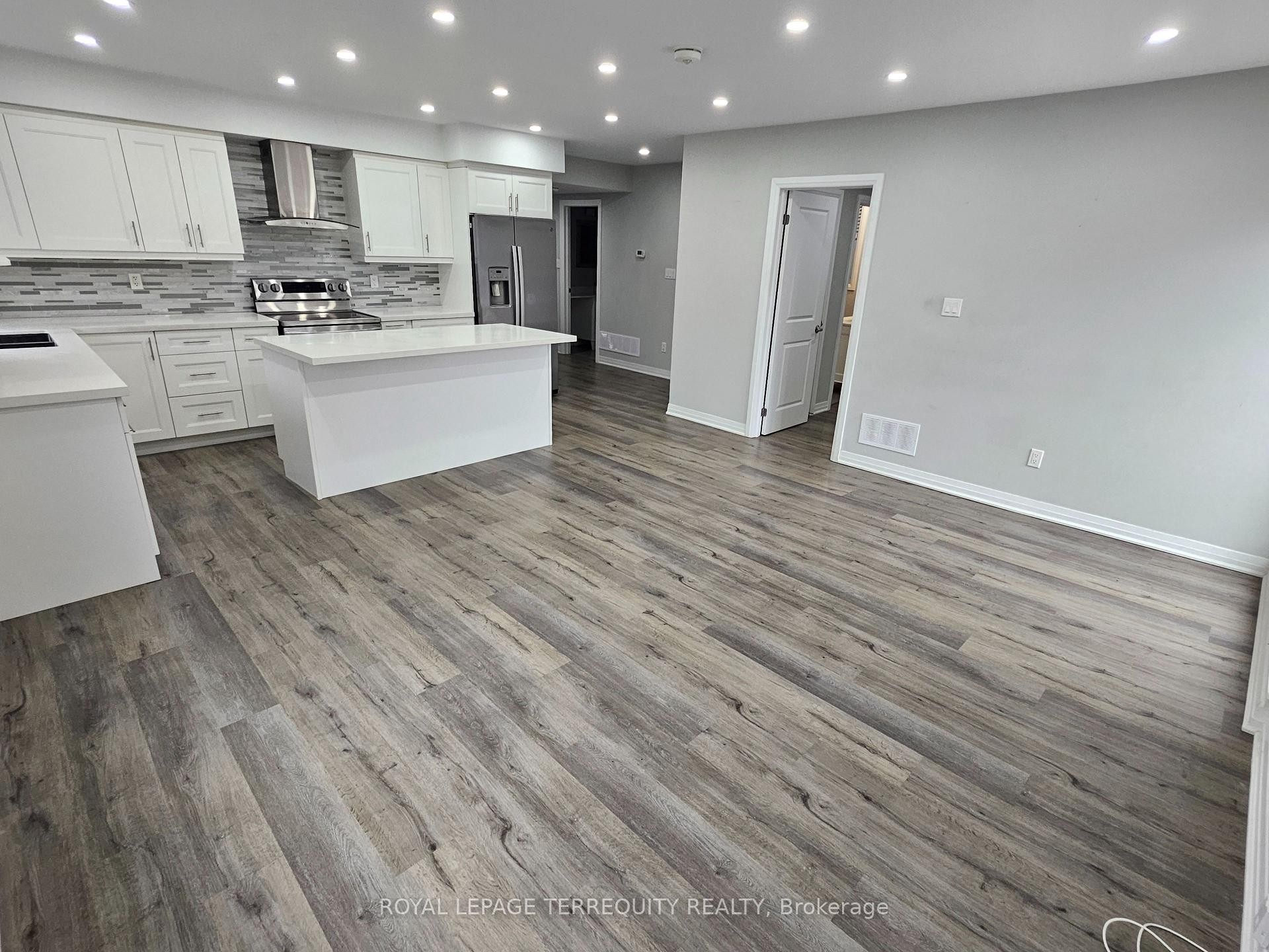 









3392


Lake Shore

Boulevard,
Toronto,




ON
M8W 1M9

