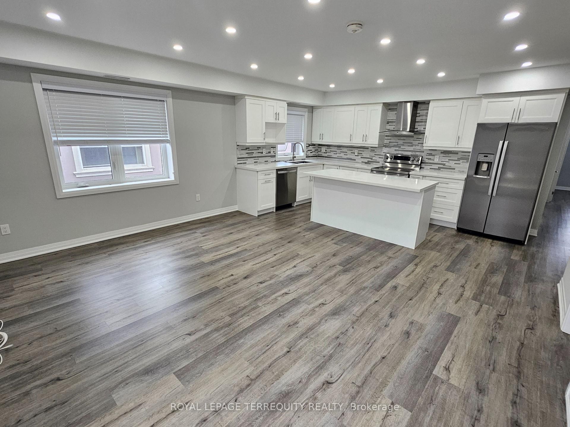 









3392


Lake Shore

Boulevard,
Toronto,




ON
M8W 1M9

