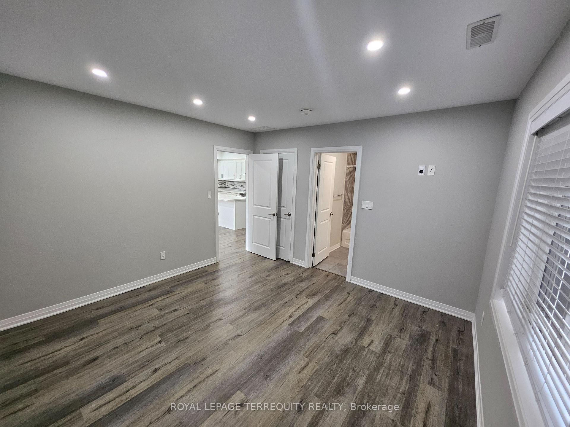 









3392


Lake Shore

Boulevard,
Toronto,




ON
M8W 1M9

