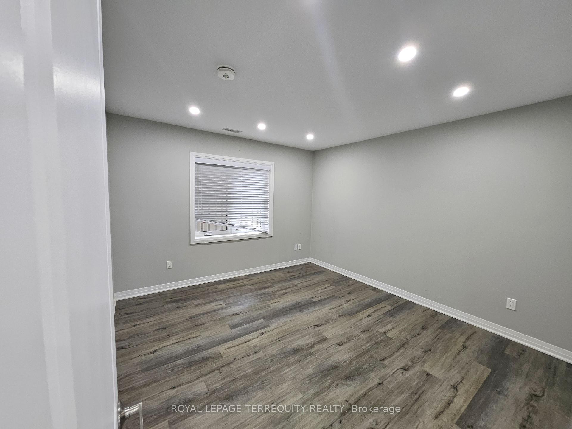 









3392


Lake Shore

Boulevard,
Toronto,




ON
M8W 1M9

