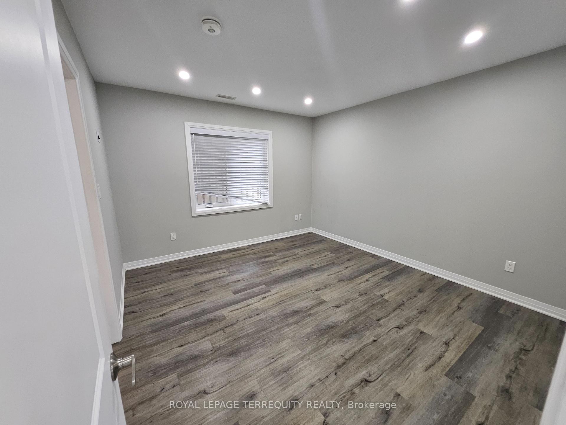 









3392


Lake Shore

Boulevard,
Toronto,




ON
M8W 1M9

