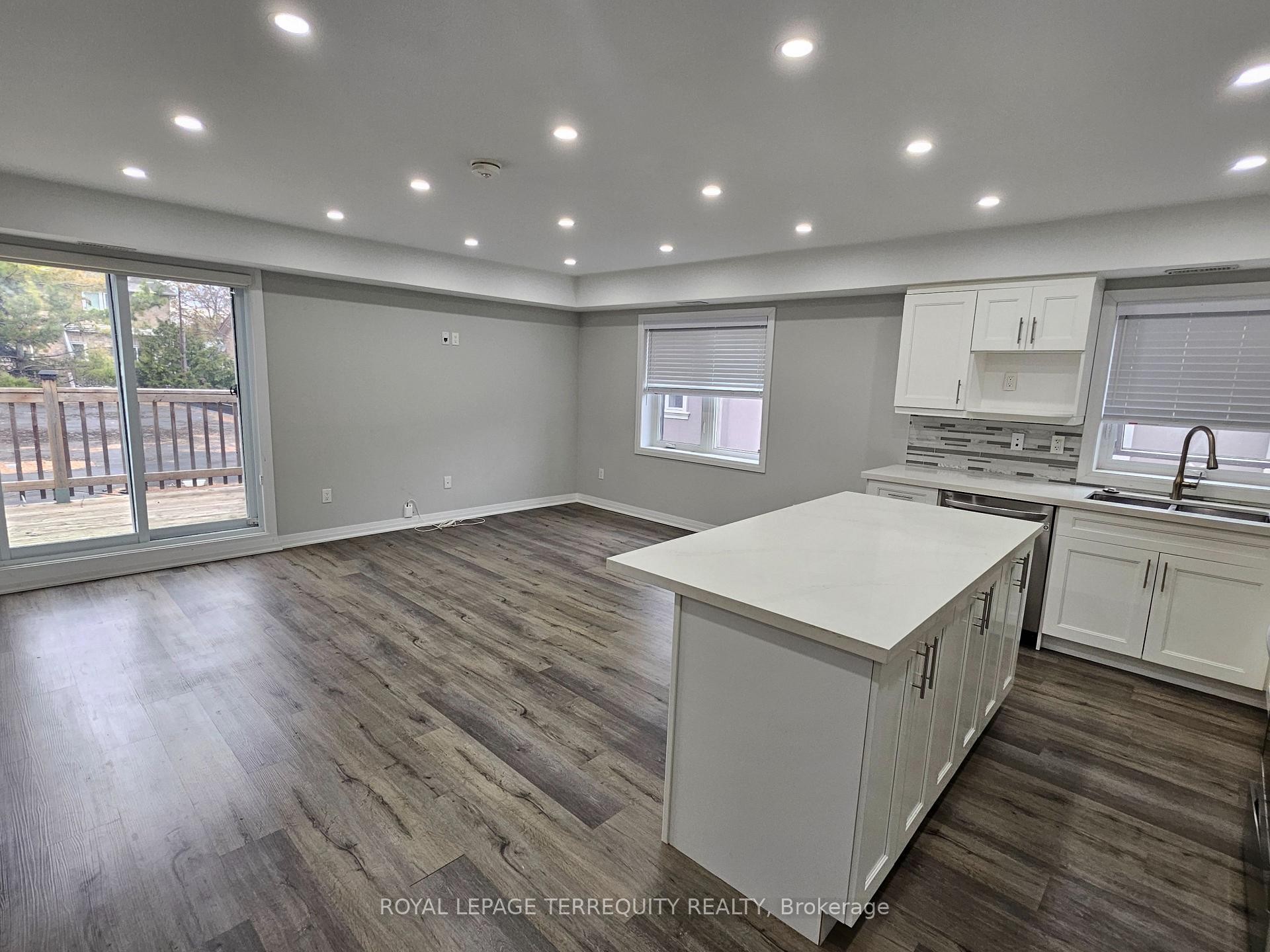 









3392


Lake Shore

Boulevard,
Toronto,




ON
M8W 1M9

