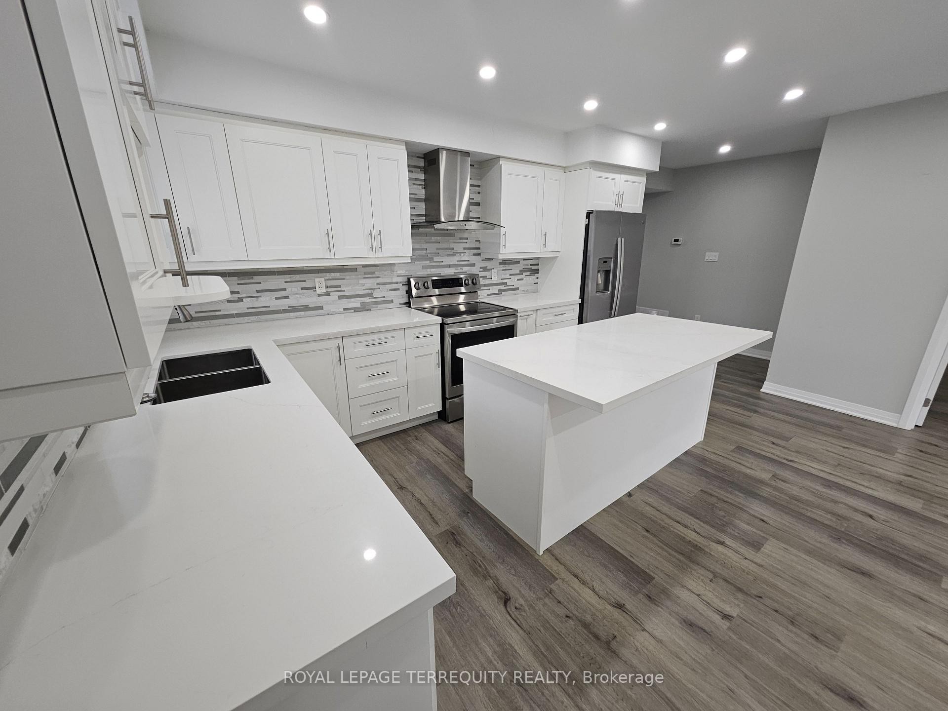 









3392


Lake Shore

Boulevard,
Toronto,




ON
M8W 1M9

