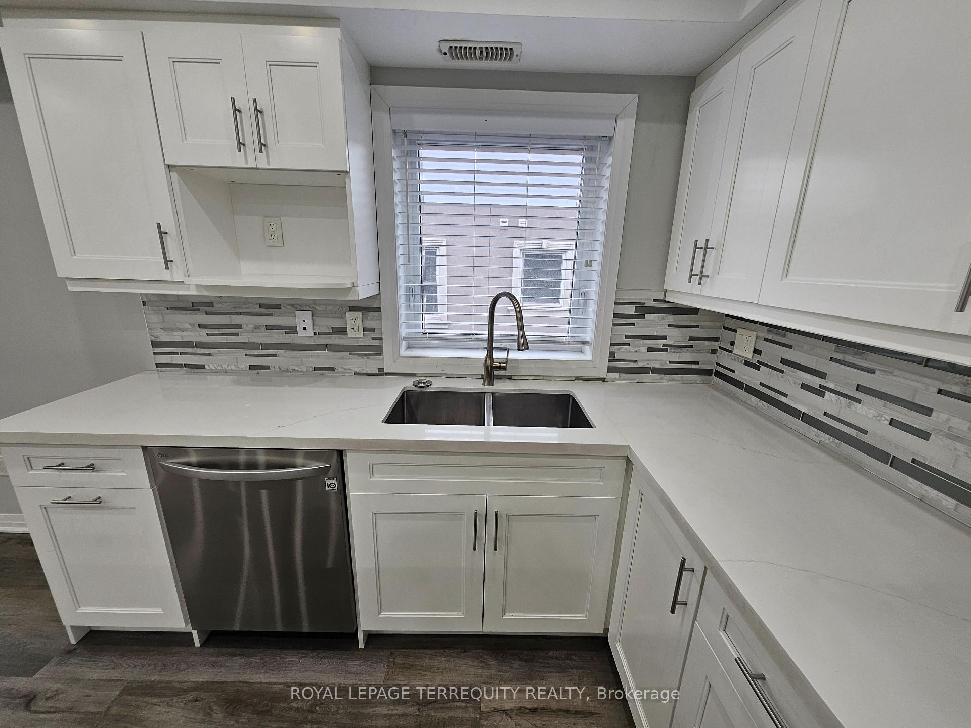 









3392


Lake Shore

Boulevard,
Toronto,




ON
M8W 1M9

