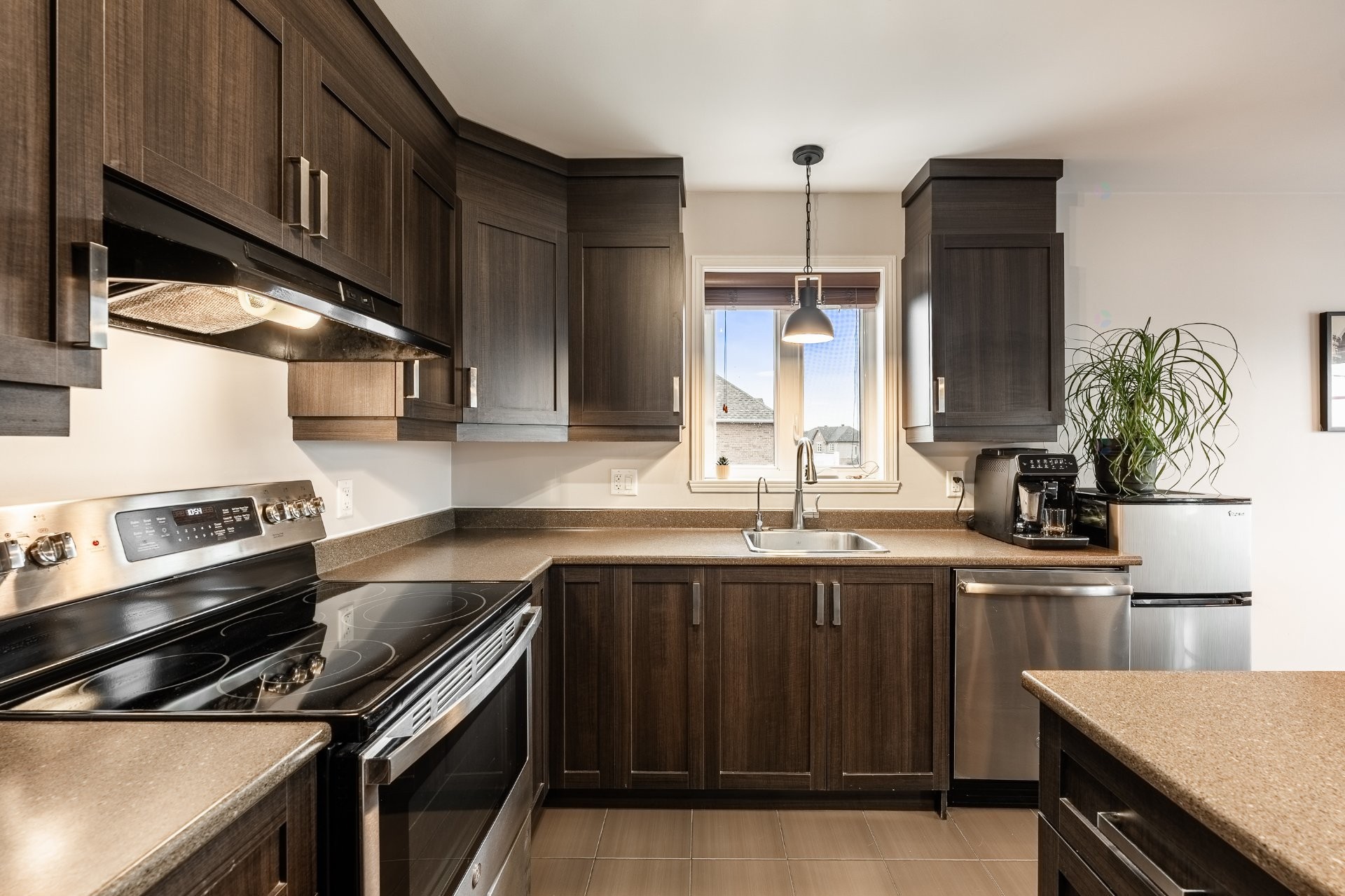 









244


Rue du Cardinal

,
Saint-Amable,




QC
J0L1N0

