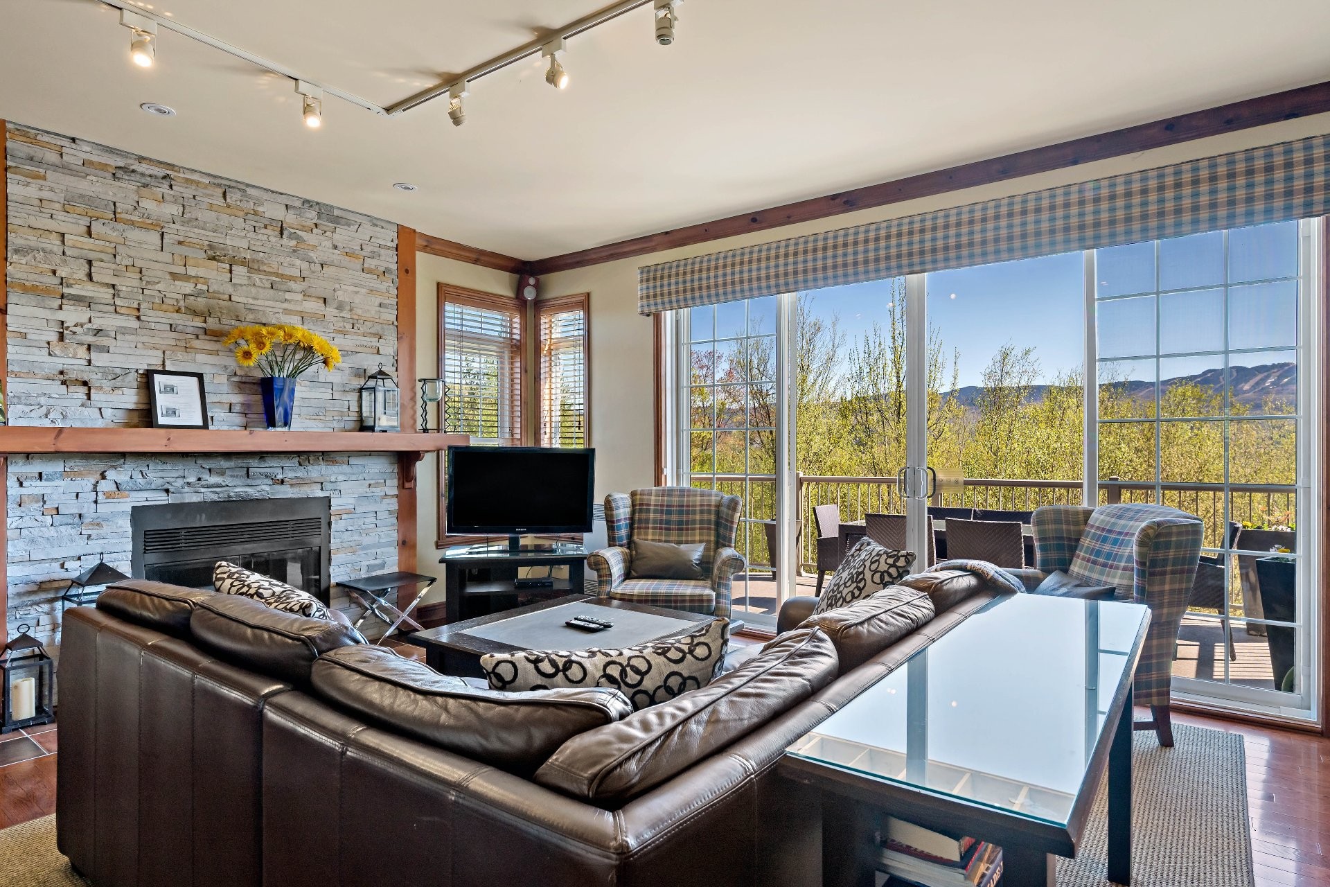 









225


Rue du Mont-Plaisant

, 2,
Mont-Tremblant,




QC
J8E1L2


