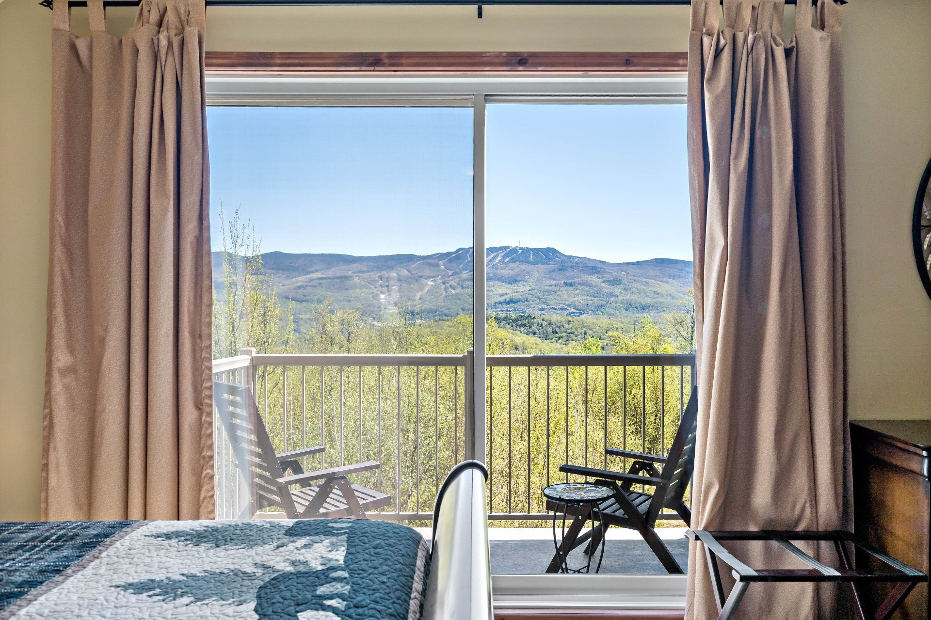 









225


Rue du Mont-Plaisant

, 2,
Mont-Tremblant,




QC
J8E1L2

