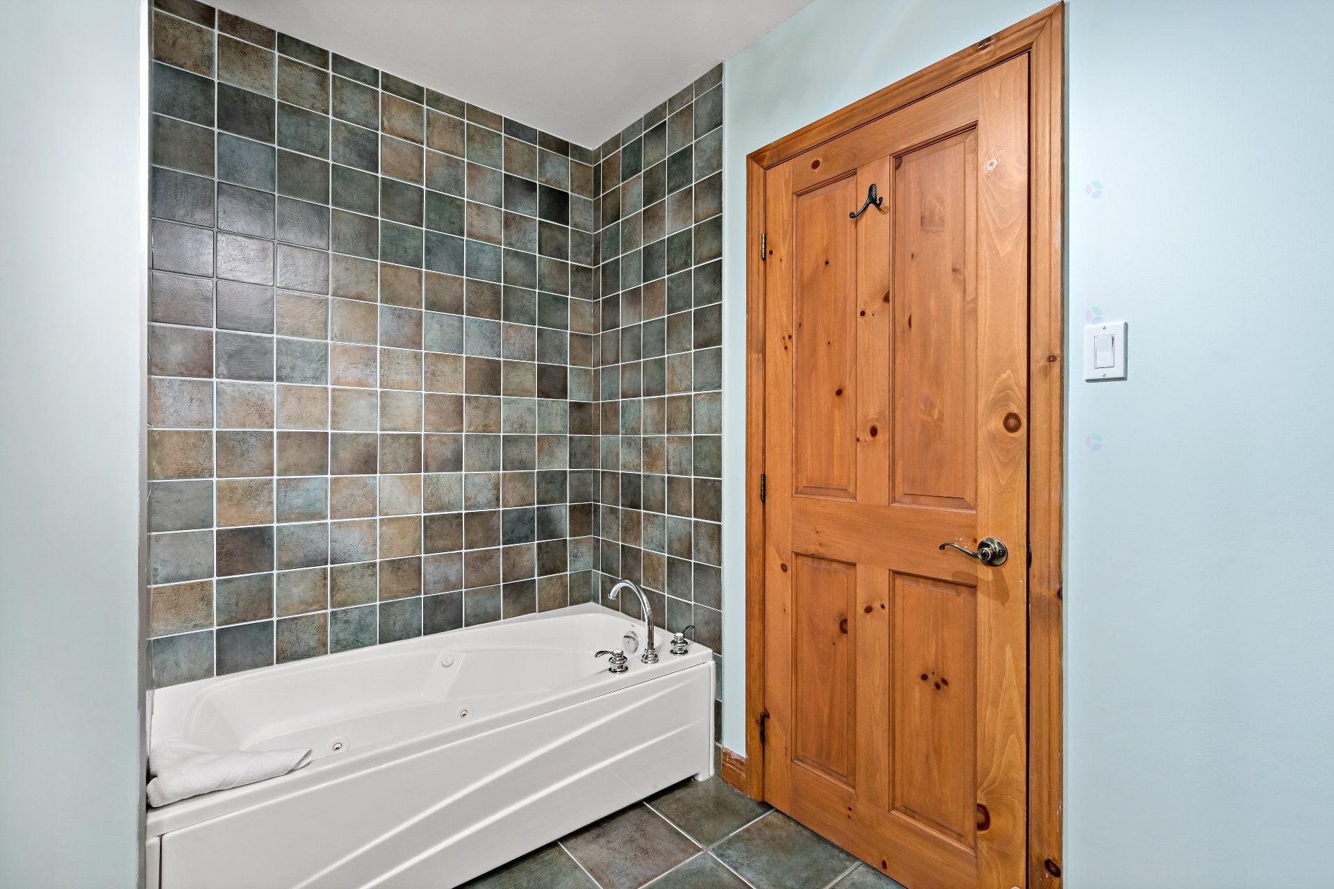









225


Rue du Mont-Plaisant

, 2,
Mont-Tremblant,




QC
J8E1L2

