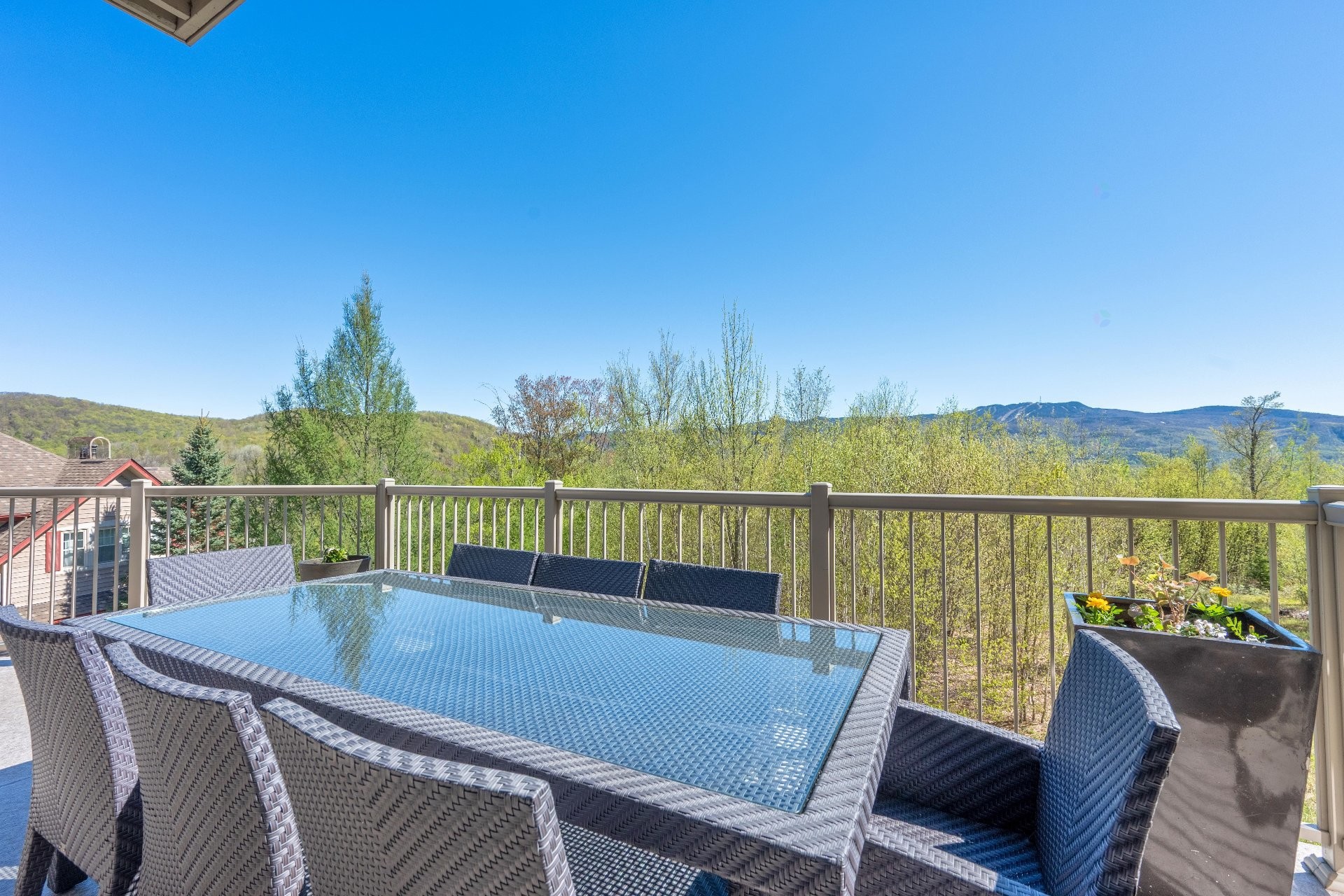 









225


Rue du Mont-Plaisant

, 2,
Mont-Tremblant,




QC
J8E1L2

