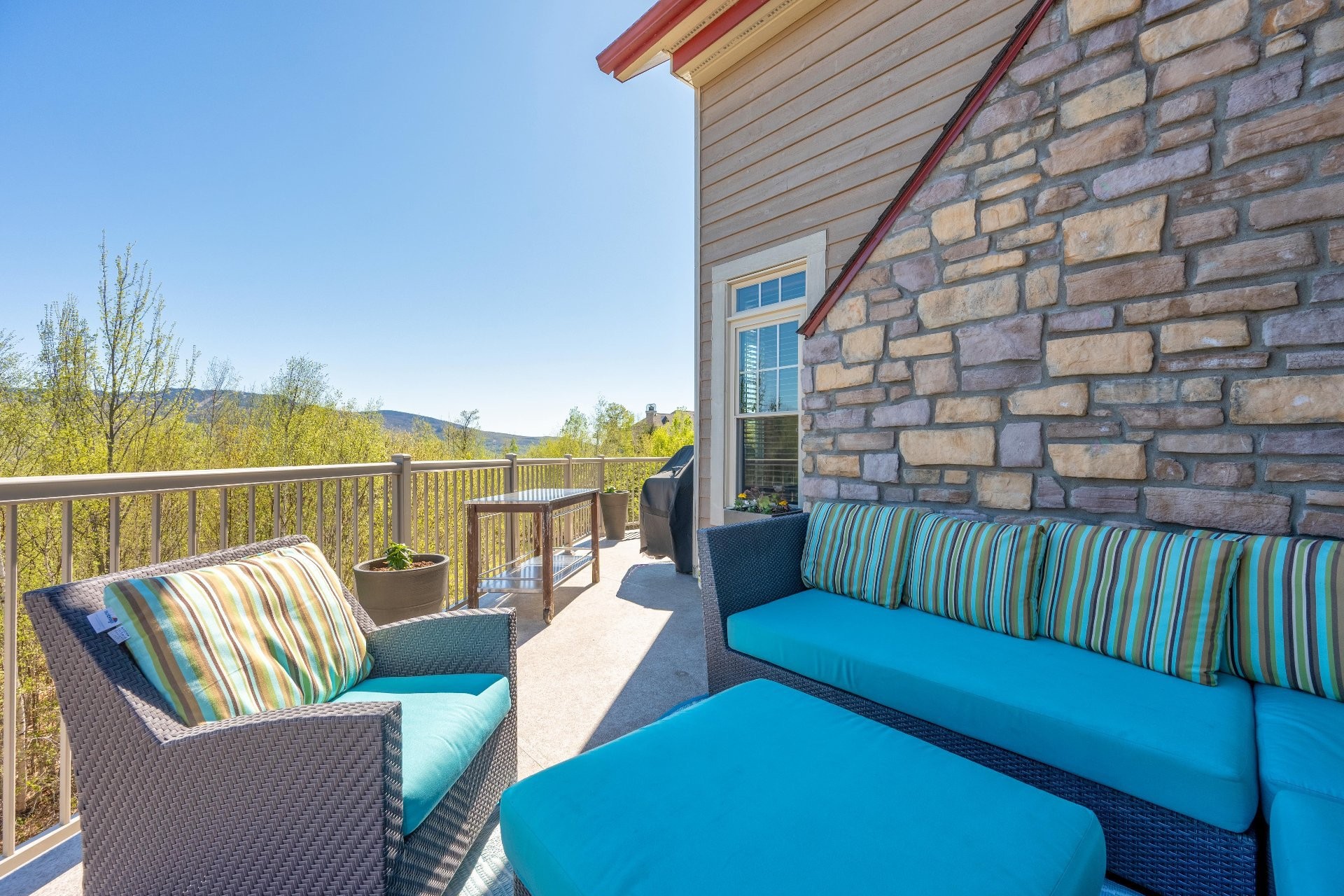 









225


Rue du Mont-Plaisant

, 2,
Mont-Tremblant,




QC
J8E1L2

