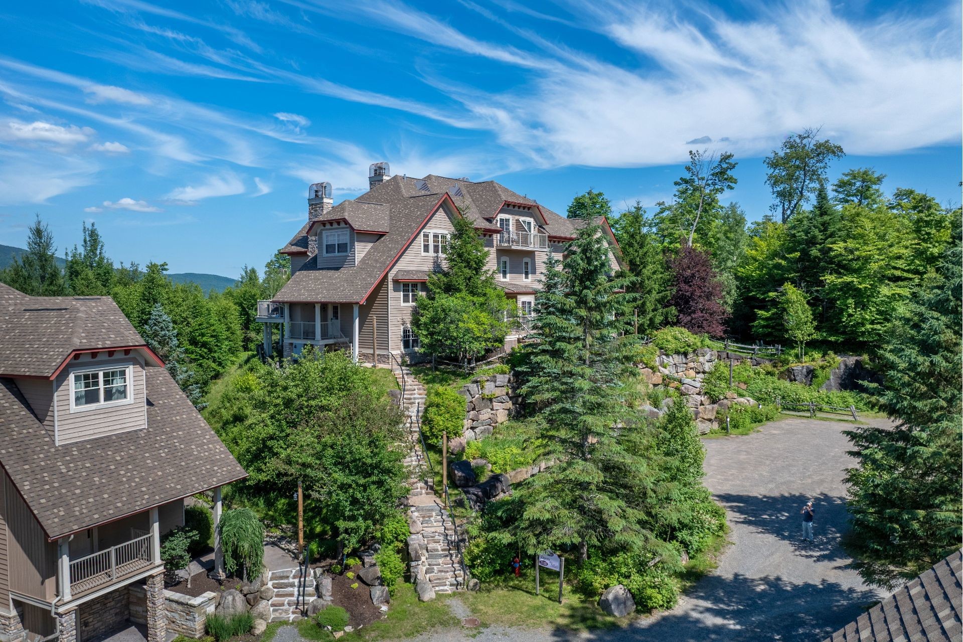 









225


Rue du Mont-Plaisant

, 2,
Mont-Tremblant,




QC
J8E1L2

