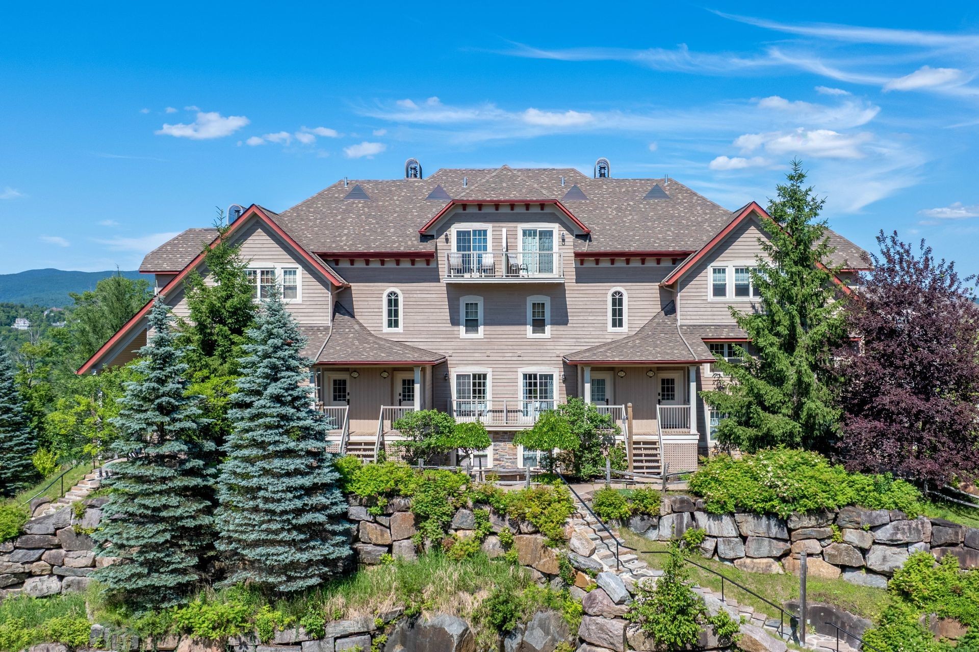 









225


Rue du Mont-Plaisant

, 2,
Mont-Tremblant,




QC
J8E1L2

